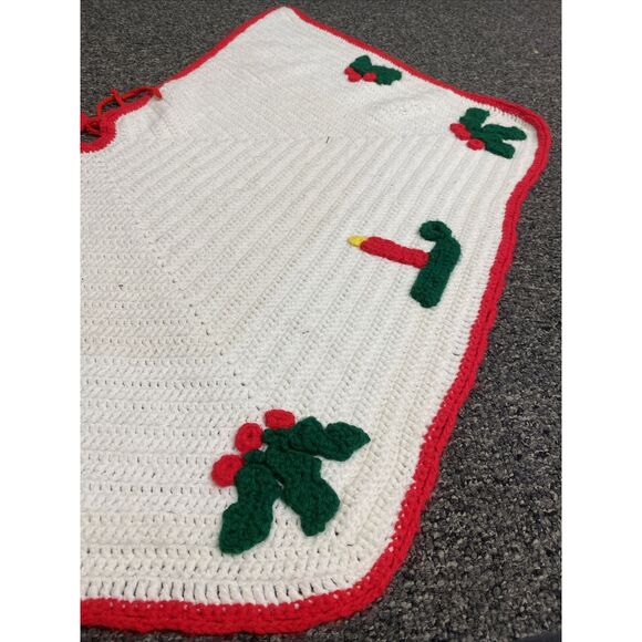 Vintage knit Crochet Christmas Tree Skirt White Red Green 43” Holly Berry Candle - Picture 4 of 5